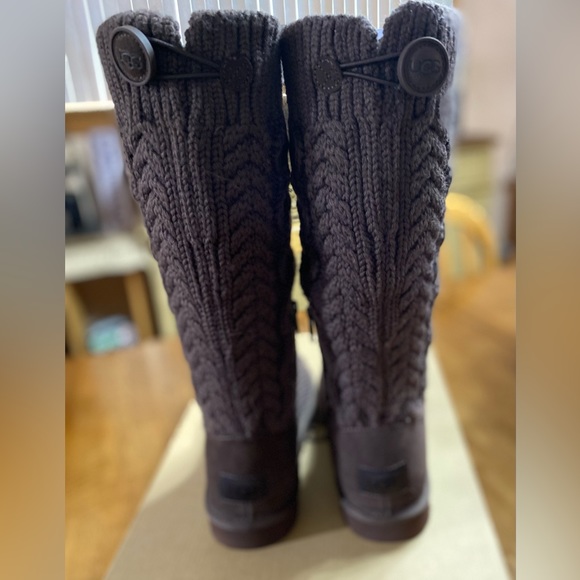 UGG CLASSIC CARDI CABLED KNIT BROWN BOOTS - WOMEN'S 8 - Picture 3 of 15